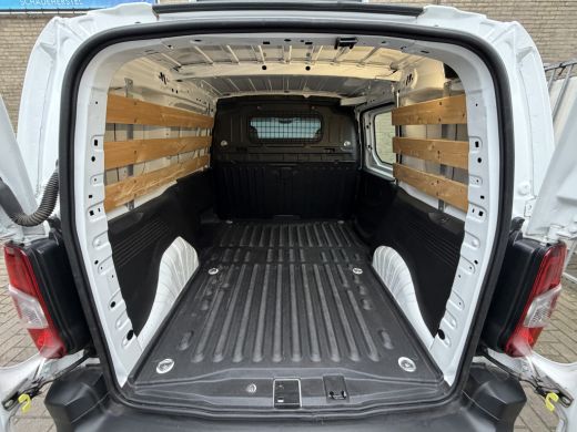 Peugeot Partner 1.2 PureTech 111PK Benzine Premium CarPlay/cruice control/navi ActivLease financial lease