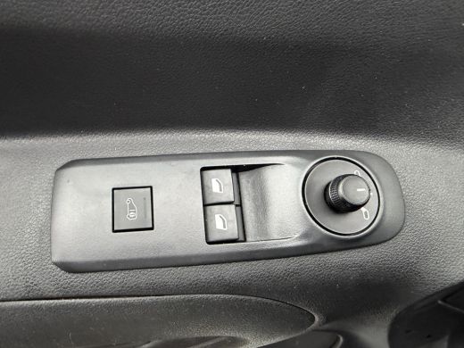 Peugeot Partner 1.2 PureTech 111PK Benzine Premium CarPlay/cruice control/navi ActivLease financial lease