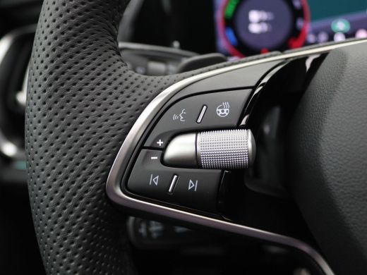 Skoda Kodiaq 1.5 TSI PHEV Sportline Business 204PK DSG matrix led, trekhaak, Canton sound, adaptive cruise, si... ActivLease financial lease