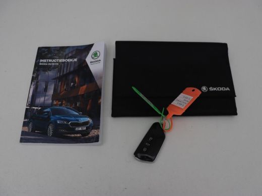 Skoda Octavia 1.0 TSI Business Edition | Stoelverwarming | Trekhaak | Camera | Head-Up | Stuurverwarming | Carp... ActivLease financial lease
