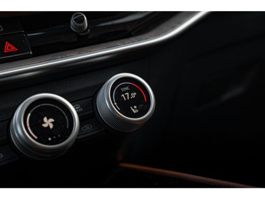 Skoda Superb Combi 1.5 TSI 150 PK MHEV Lauren & Klement Panoramadak | Trekhaak | Massage functie | Keyless | A... ActivLease financial lease