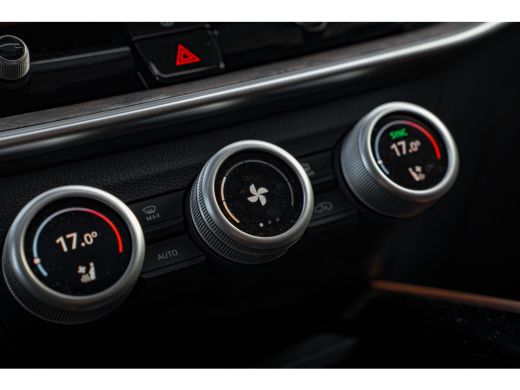 Skoda Superb Combi 1.5 TSI 150 PK MHEV Lauren & Klement Panoramadak | Trekhaak | Massage functie | Keyless | A... ActivLease financial lease