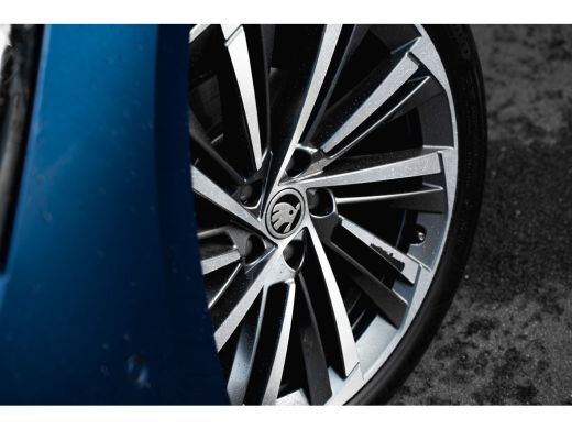 Skoda Superb Combi 1.5 TSI 150 PK MHEV Lauren & Klement Panoramadak | Trekhaak | Massage functie | Keyless | A... ActivLease financial lease