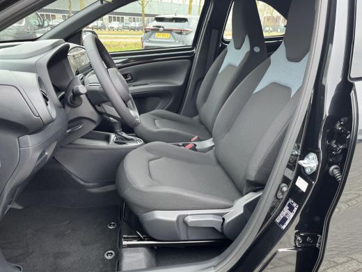 Toyota Aygo Hybrid 115 play | Uit voorraad leverbaar | &euro; 500 extra inruilwaarde | ActivLease financial lease