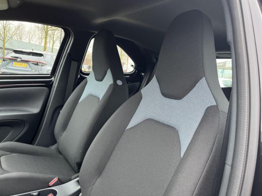 Toyota Aygo Hybrid 115 play | Uit voorraad leverbaar | &euro; 500 extra inruilwaarde | ActivLease financial lease