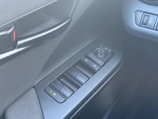 Toyota C-HR 1.8 Hybrid 140 Dynamic **DODEHOEK DETECTIE/ KEYLESS/ PARKERSENSOREN/ GARANTIE** ActivLease financial lease