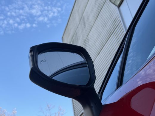 Toyota C-HR 1.8 Hybrid 140 Dynamic **DODEHOEK DETECTIE/ KEYLESS/ PARKERSENSOREN/ GARANTIE** ActivLease financial lease