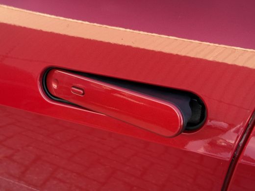 Toyota C-HR 1.8 Hybrid 140 Dynamic **DODEHOEK DETECTIE/ KEYLESS/ PARKERSENSOREN/ GARANTIE** ActivLease financial lease