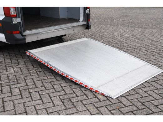 Volkswagen Crafter 30 2.0 TDI L3H3 Laadklep *1ste Eigenaar*Leer*Navigatie* ActivLease financial lease