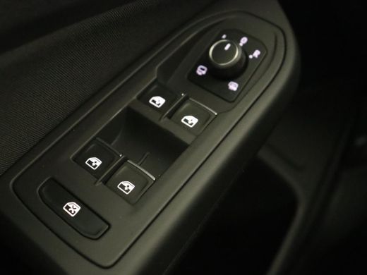 Volkswagen Golf 1.5 eTSI Life | Stoelverwarming | Carplay | Massage | Adaptive cruise | Navigatie | Sfeerverlicht... ActivLease financial lease