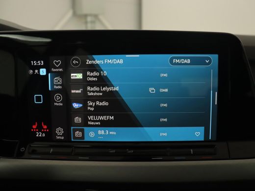 Volkswagen Golf 1.5 eTSI Life | Stoelverwarming | Carplay | Massage | Adaptive cruise | Navigatie | Sfeerverlicht... ActivLease financial lease