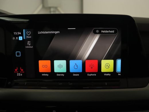 Volkswagen Golf 1.5 eTSI Life | Stoelverwarming | Carplay | Massage | Adaptive cruise | Navigatie | Sfeerverlicht... ActivLease financial lease
