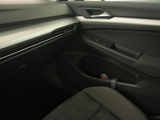 Volkswagen Golf 1.5 eTSI Life | Stoelverwarming | Carplay | Massage | Adaptive cruise | Navigatie | Sfeerverlicht... ActivLease financial lease