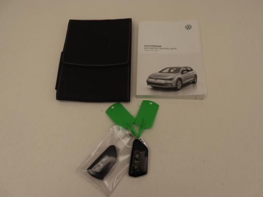 Volkswagen Golf 1.5 eTSI Life | Stoelverwarming | Carplay | Massage | Adaptive cruise | Navigatie | Sfeerverlicht... ActivLease financial lease