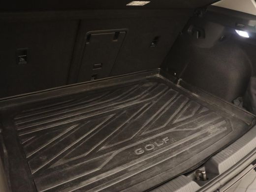 Volkswagen Golf 1.5 eTSI Life | Stoelverwarming | Carplay | Massage | Adaptive cruise | Navigatie | Sfeerverlicht... ActivLease financial lease