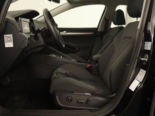 Volkswagen Golf 1.5 eTSI Life | Stoelverwarming | Carplay | Massage | Adaptive cruise | Navigatie | Sfeerverlicht... ActivLease financial lease