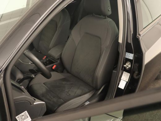 Volkswagen Golf 1.5 eTSI Life | Stoelverwarming | Carplay | Massage | Adaptive cruise | Navigatie | Sfeerverlicht... ActivLease financial lease