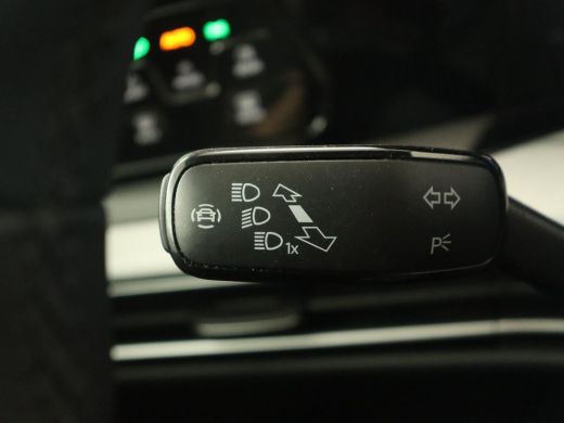 Volkswagen Golf 1.5 eTSI Life | Stoelverwarming | Carplay | Massage | Adaptive cruise | Navigatie | Sfeerverlicht... ActivLease financial lease