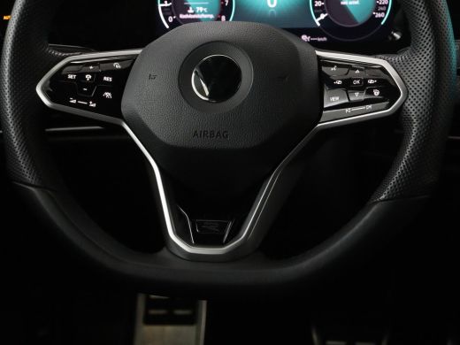 Volkswagen Golf Variant 1.5 eTSI R-Line | Stoel & stuurverwarming | Camera | Sportstoelen | Sfeerverlichting | Digital Co... ActivLease financial lease