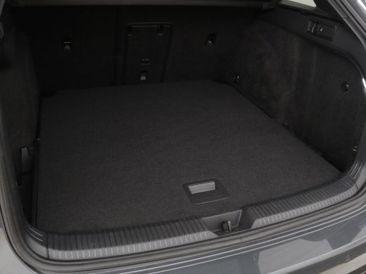 Volkswagen Golf Variant 1.5 eTSI R-Line | Stoel & stuurverwarming | Camera | Sportstoelen | Sfeerverlichting | Digital Co... ActivLease financial lease