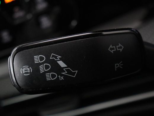 Volkswagen Golf Variant 1.5 eTSI R-Line | Stoel & stuurverwarming | Camera | Sportstoelen | Sfeerverlichting | Digital Co... ActivLease financial lease