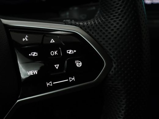 Volkswagen Golf Variant 1.5 eTSI R-Line | Stoel & stuurverwarming | Camera | Sportstoelen | Sfeerverlichting | Digital Co... ActivLease financial lease