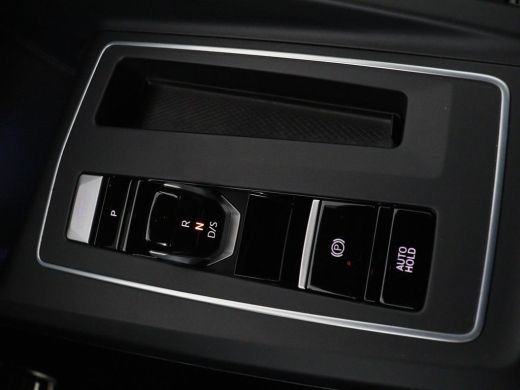 Volkswagen Golf Variant 1.5 eTSI R-Line | Stoel & stuurverwarming | Camera | Sportstoelen | Sfeerverlichting | Digital Co... ActivLease financial lease