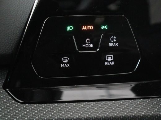 Volkswagen Golf Variant 1.5 eTSI R-Line | Stoel & stuurverwarming | Camera | Sportstoelen | Sfeerverlichting | Digital Co... ActivLease financial lease