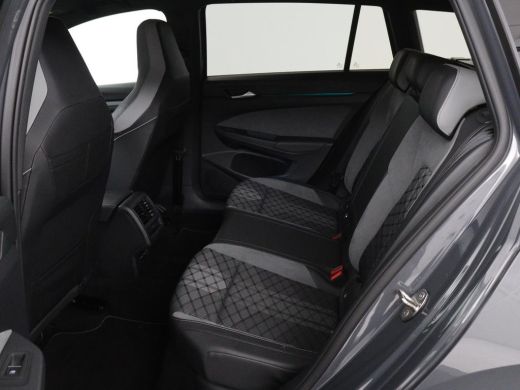 Volkswagen Golf Variant 1.5 eTSI R-Line | Stoel & stuurverwarming | Camera | Sportstoelen | Sfeerverlichting | Digital Co... ActivLease financial lease