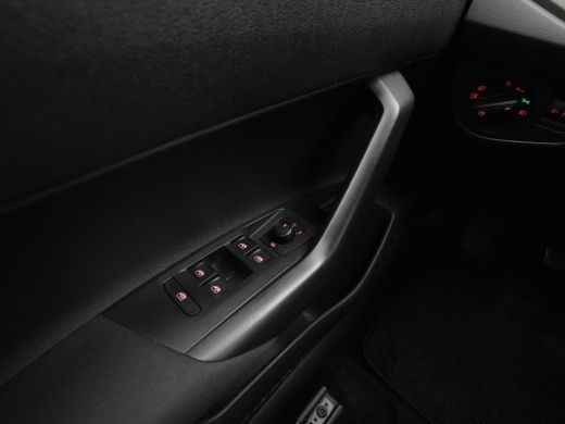 Volkswagen Polo 1.0 TSI 95pk Comfortline Navigatie Carplay Acc Pdc Dab 146 ActivLease financial lease