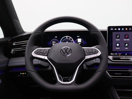 Volkswagen Tiguan 1.5 eHybrid R-Line Edition 272PK DSG Pano-Schuifdak, 20" LM Velgen, Trekhaak, Black Style, Navi v... ActivLease financial lease