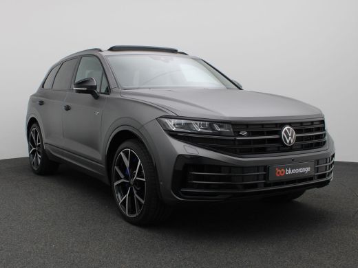 Volkswagen Touareg 3.0 TSi eHybrid 4MOTION R Edition 463PK Aut. Trekhaak, 22" LM Velgen, Pano-Schuifdak, Puglia Lede... ActivLease financial lease