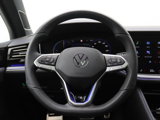 Volkswagen Touareg 3.0 TSi eHybrid 4MOTION R Edition 463PK Aut. Trekhaak, 22" LM Velgen, Pano-Schuifdak, Puglia Lede... ActivLease financial lease