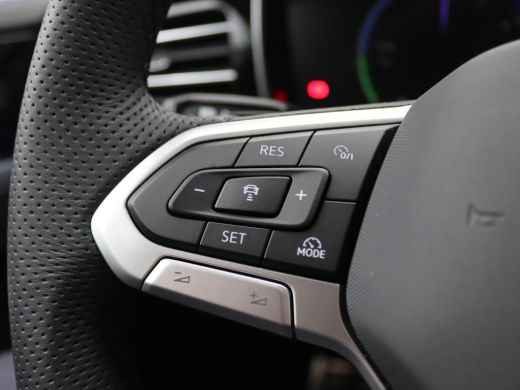 Volkswagen Touareg 3.0 TSi eHybrid 4MOTION R Edition 463PK Aut. Trekhaak, 22" LM Velgen, Pano-Schuifdak, Puglia Lede... ActivLease financial lease