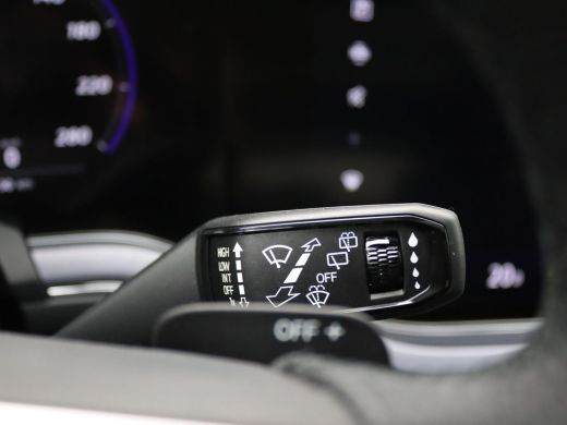 Volkswagen Touareg 3.0 TSi eHybrid 4MOTION R Edition 463PK Aut. Trekhaak, 22" LM Velgen, Pano-Schuifdak, Puglia Lede... ActivLease financial lease