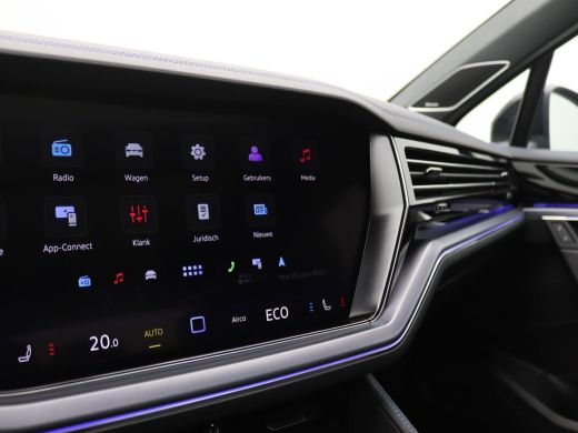 Volkswagen Touareg 3.0 TSi eHybrid 4MOTION R Edition 463PK Aut. Trekhaak, 22" LM Velgen, Pano-Schuifdak, Puglia Lede... ActivLease financial lease