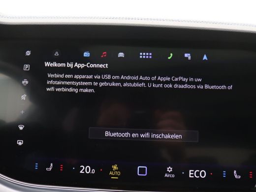 Volkswagen Touareg 3.0 TSi eHybrid 4MOTION R Edition 463PK Aut. Trekhaak, 22" LM Velgen, Pano-Schuifdak, Puglia Lede... ActivLease financial lease