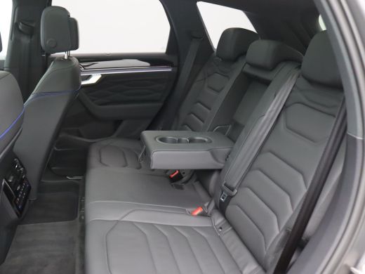 Volkswagen Touareg 3.0 TSi eHybrid 4MOTION R Edition 463PK Aut. Trekhaak, 22" LM Velgen, Pano-Schuifdak, Puglia Lede... ActivLease financial lease