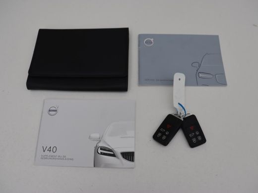 Volvo  V40 1.5 T3 Polar+ Sport | Panoramadak | Stoelverwarming | Camera | Full LED | Navigatie | Park Assist... ActivLease financial lease