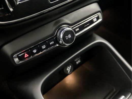 Volvo  XC40 1.5 T4 Recharge R-Design Expression 211Pk Automaat (APPLE CARPLAY, GROOT NAVI, STUUR/STOELVERWARM... ActivLease financial lease