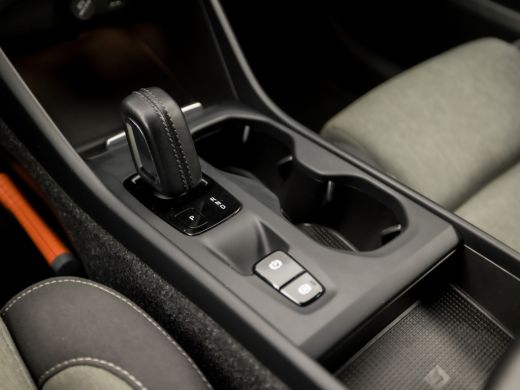 Volvo  XC40 1.5 T4 Recharge R-Design Expression 211Pk Automaat (APPLE CARPLAY, GROOT NAVI, STUUR/STOELVERWARM... ActivLease financial lease