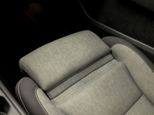 Volvo  XC40 1.5 T4 Recharge R-Design Expression 211Pk Automaat (APPLE CARPLAY, GROOT NAVI, STUUR/STOELVERWARM... ActivLease financial lease