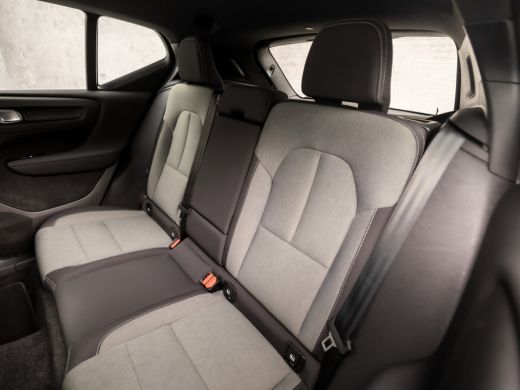 Volvo  XC40 1.5 T4 Recharge R-Design Expression 211Pk Automaat (APPLE CARPLAY, GROOT NAVI, STUUR/STOELVERWARM... ActivLease financial lease