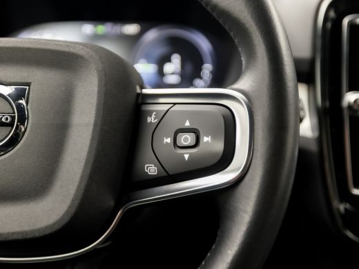 Volvo  XC40 1.5 T4 Recharge R-Design Expression 211Pk Automaat (APPLE CARPLAY, GROOT NAVI, STUUR/STOELVERWARM... ActivLease financial lease