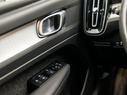 Volvo  XC40 1.5 T4 Recharge R-Design Expression 211Pk Automaat (APPLE CARPLAY, GROOT NAVI, STUUR/STOELVERWARM... ActivLease financial lease