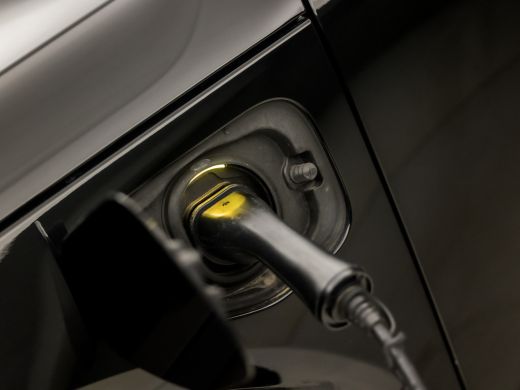 Volvo  XC40 1.5 T4 Recharge R-Design Expression 211Pk Automaat (APPLE CARPLAY, GROOT NAVI, STUUR/STOELVERWARM... ActivLease financial lease