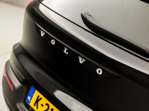Volvo  XC40 1.5 T4 Recharge R-Design Expression 211Pk Automaat (APPLE CARPLAY, GROOT NAVI, STUUR/STOELVERWARM... ActivLease financial lease