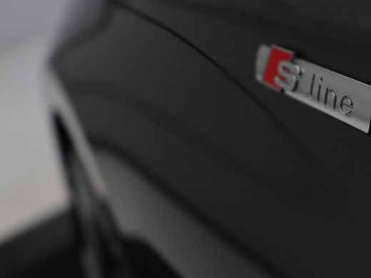 Audi A3 35 TFSI S edition | Stoelverwarming | Carplay | Navigatie | Half leder | Sportstoelen | Full LED ... ActivLease financial lease