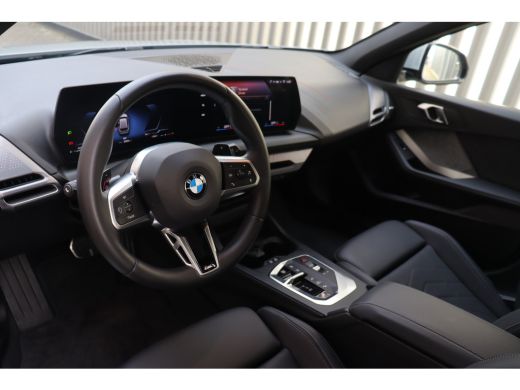 BMW 1 Serie 120 M Sport Automaat / Sportstoelen / Achteruitrijcamera / M Adaptief onderstel / Stoelverwarming ActivLease financial lease