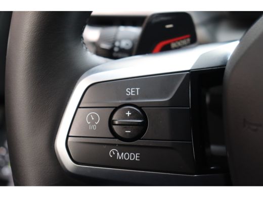 BMW 1 Serie 120 M Sport Automaat / Sportstoelen / Achteruitrijcamera / M Adaptief onderstel / Stoelverwarming ActivLease financial lease